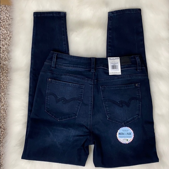 HP ❤️ NWT stretchy curvy jeans - Picture 2 of 4